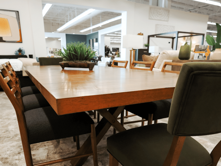 RVF_Ashley_51_Dining_1200 X 900_111025 (2)