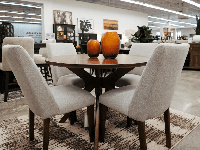 RVF_Ashley_61_Dining_1200 X 900_111025